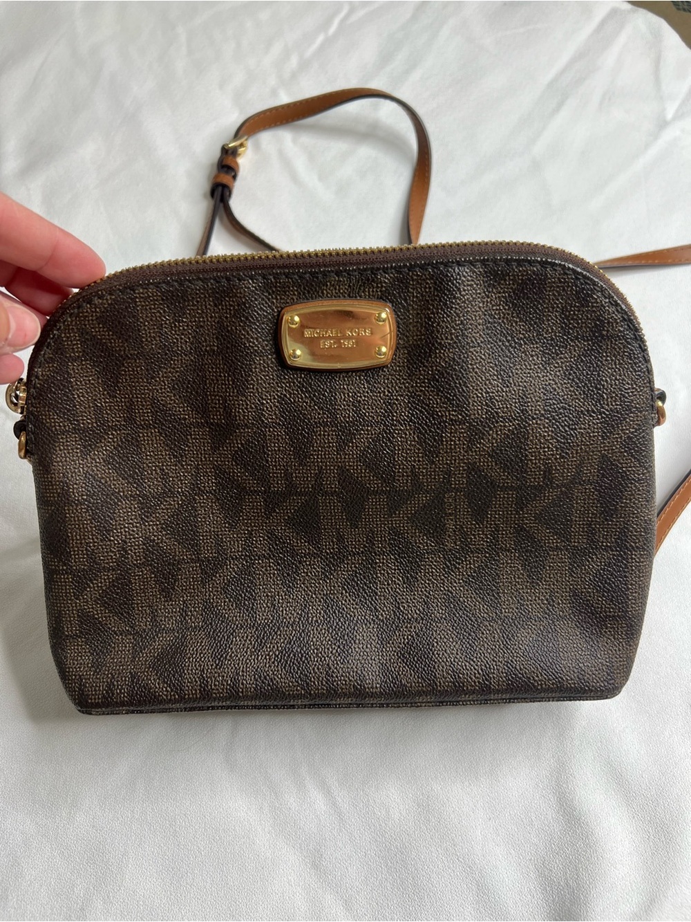 Michael Kors Cindy Signature
Logo Dome Crossbody Bag - Picture 2 of 12